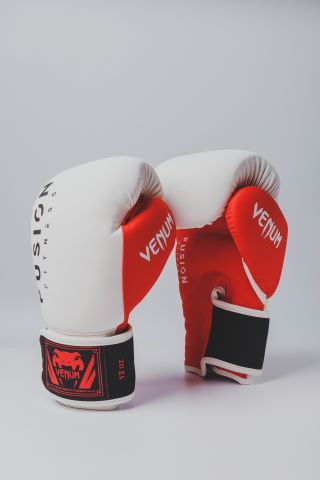 VENUM Fusion 联名 男女拳击手套 训练拳击手套 - 白/红色